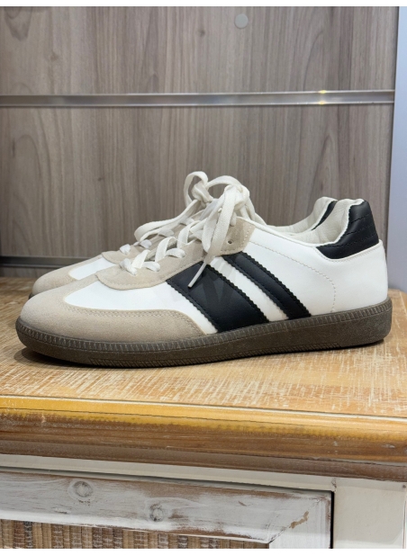 Zapatillas Blancas y Negras