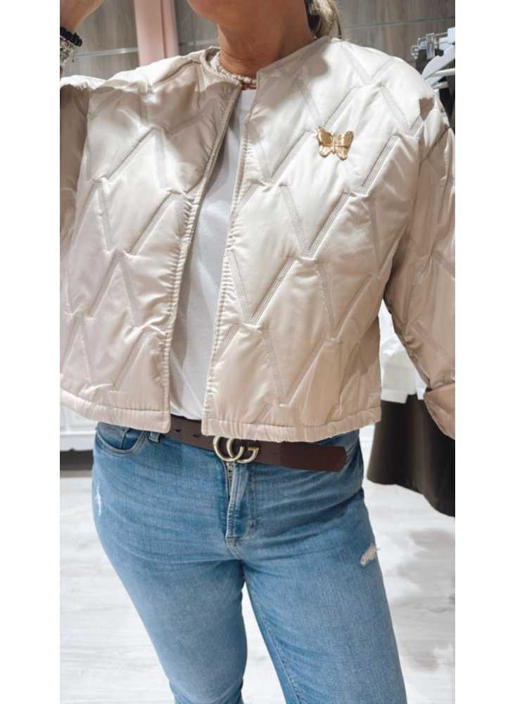 Chaqueta Mariposa Taupe combina ligereza y estilo