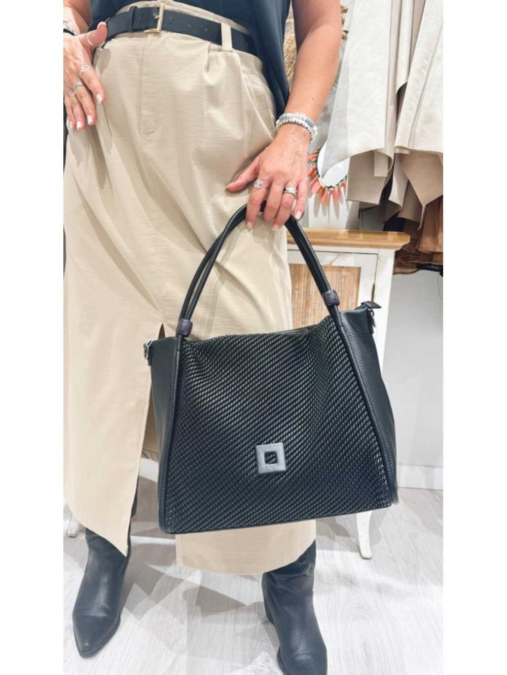Bolso shopper Julia en azul marino, amplio y elegante.