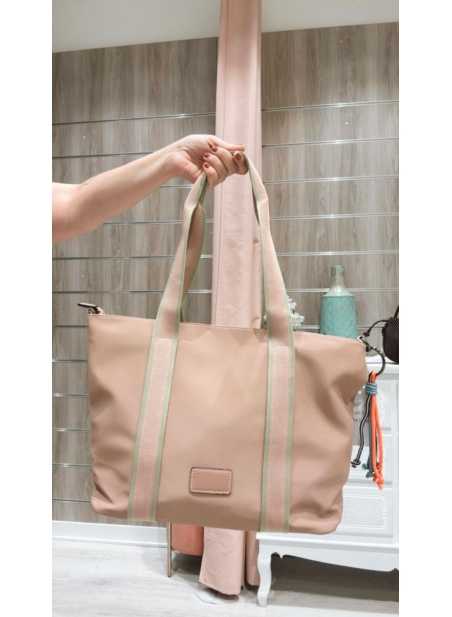 Bolso Helena rosa con asas de rayas verde claro.