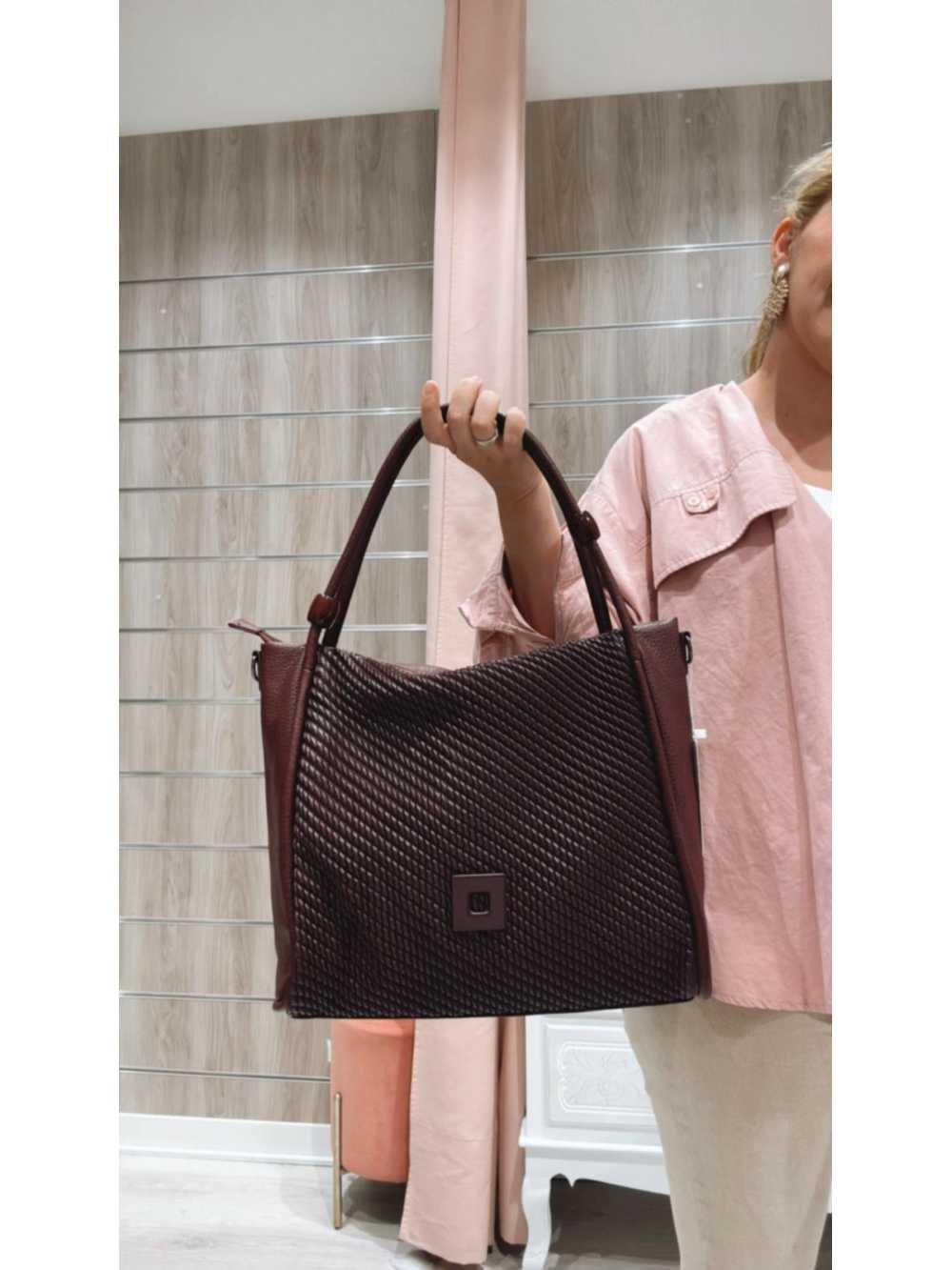 Shopper Julia Burdeos