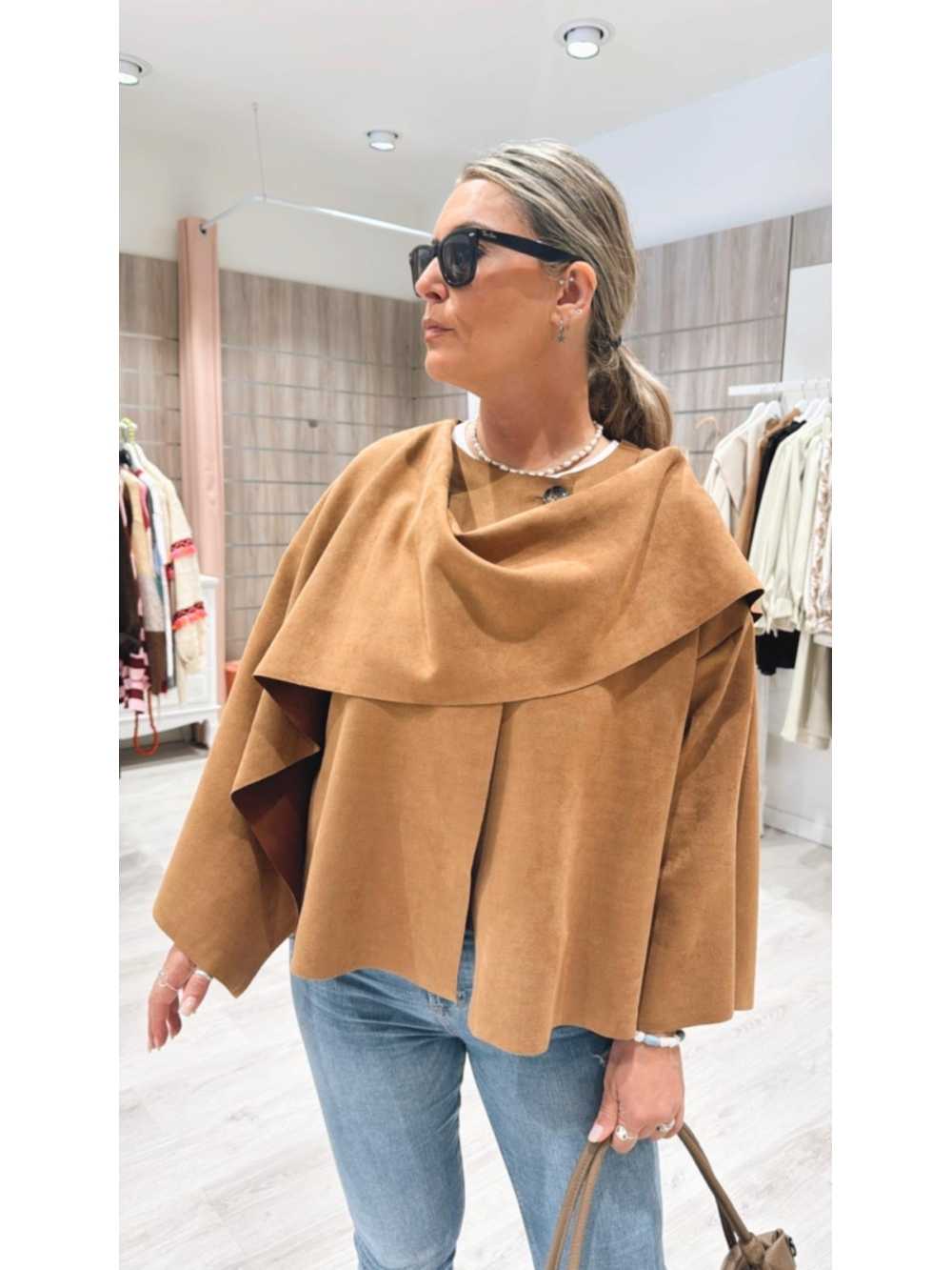 Chaqueta efecto capa en color camel