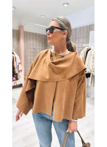 Chaqueta efecto capa en color camel