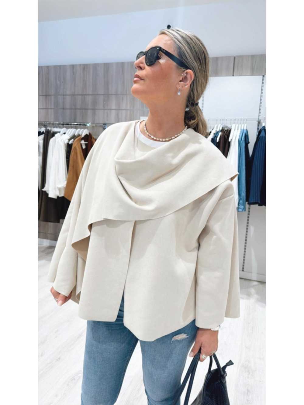 Chaqueta efecto capa clarita de mujer