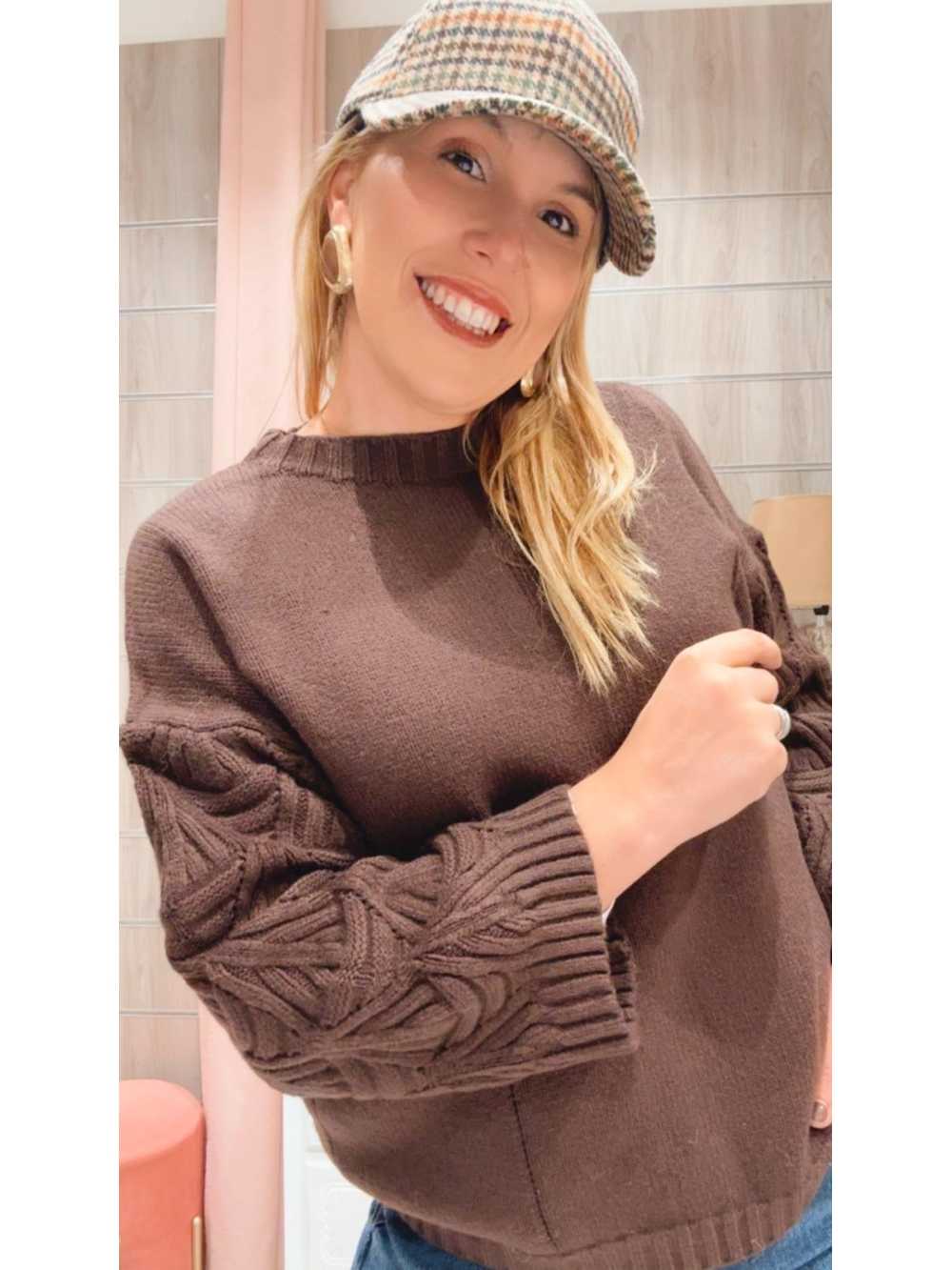 Jersey Valentina Marrón – comodidad y estilo para tu día a día.