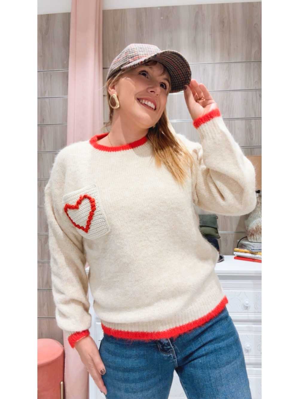 Jersey Cristi con corazón bordado y detalles en contraste.