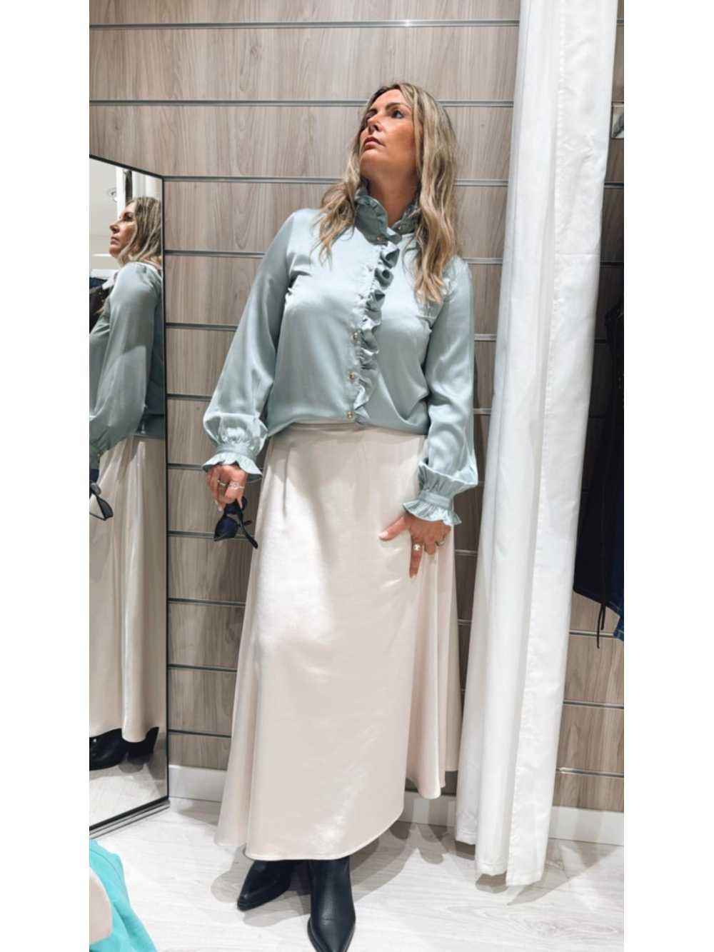 Camisa Cleo elegante y versátil – Colección otoño/invierno 2025.