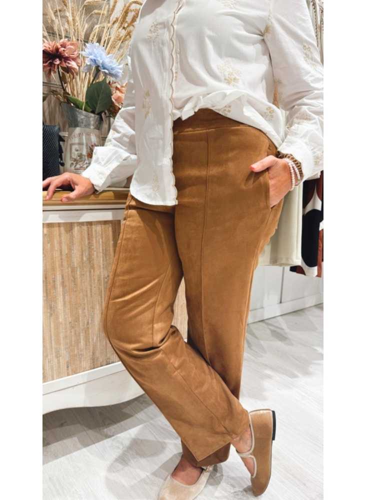 Pantalón Camila – corte recto, versátil y cómodo para cualquier ocasión.