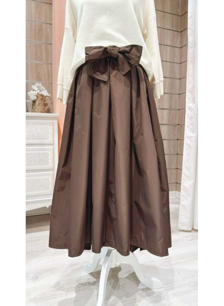 Falda Ágatha Chocolate – elegancia y versatilidad en color cálido para otoño/invierno 2025.