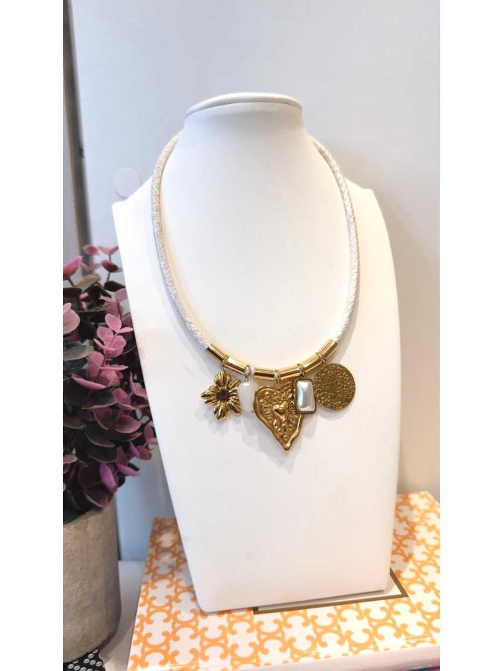 Perfecto para looks sofisticados. ¡Disponible en Le Munir!