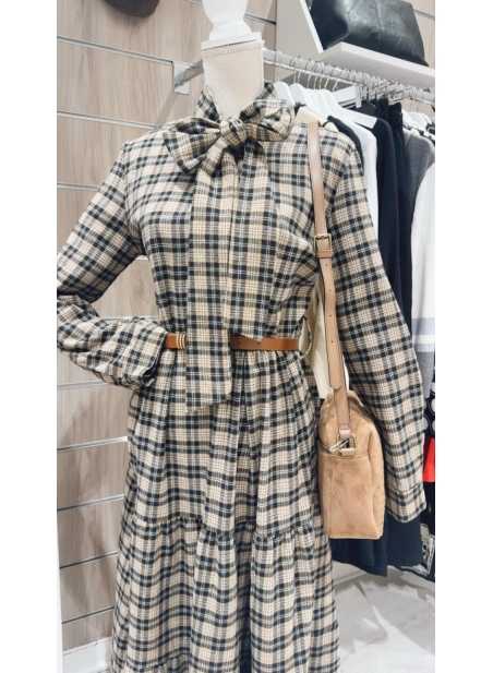 Vestido Francisca – femenino y versátil, ideal para looks de día o de noche. Talla única adaptable para otoño/invierno 2025.