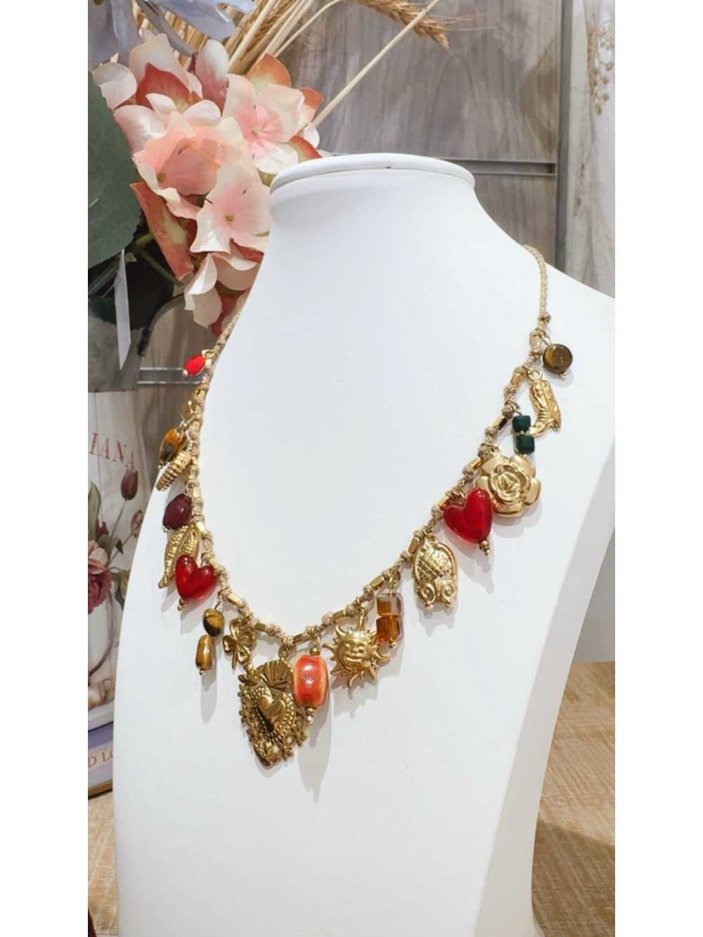 Collar Cora dorado con charms boho chic