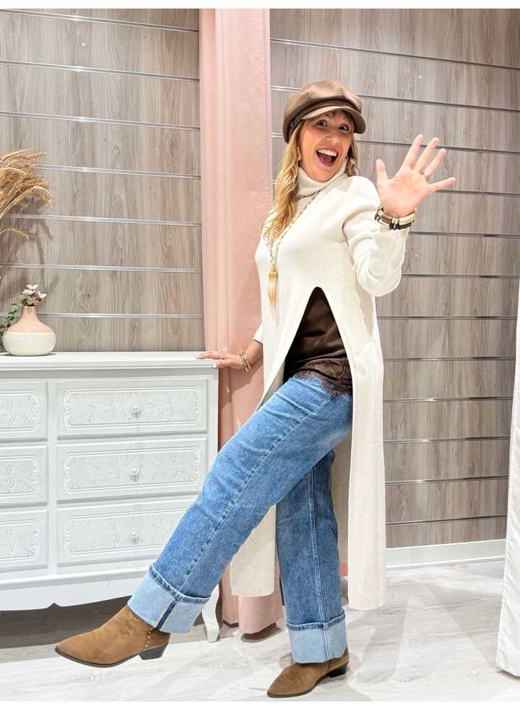 Jersey largo Sara color beige con cuello vuelto y aberturas laterales Le Munir Jersey largo Sara color beige con cuello vuelto y aberturas laterales Le Munir