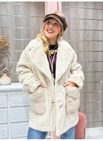 Suave, abrigado y muy estiloso. Ideal para los días más fríos con un toque elegante y moderno.